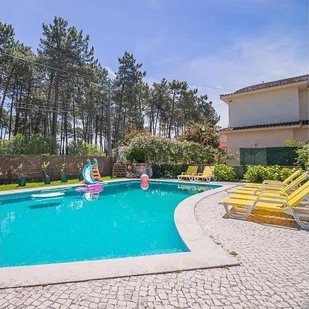 Verdizela's Pool And Garden Chalet Corroios