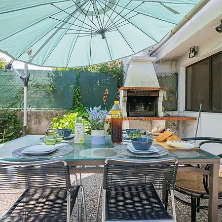 Chalet Verdizela's Pool And Garden *